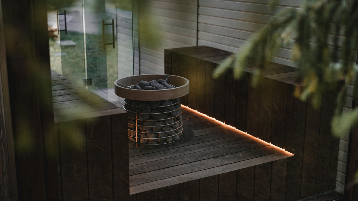 Wet vs Dry Sauna: Which is Better?